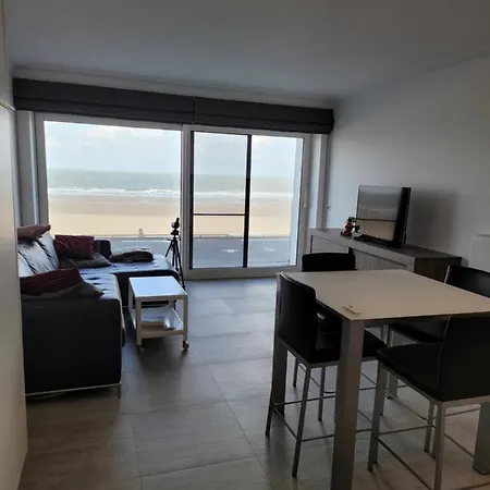 105 Op Zeedijk Met Frontaal Zeezicht 1ste Verdiep Appartement Middelkerke