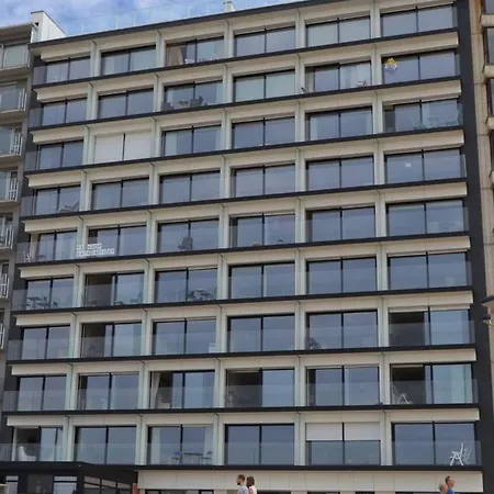 105 Op Zeedijk Met Frontaal Zeezicht 1ste Verdiep * Middelkerke